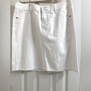Old Navy Women’s White Jean Skirt. Size 12